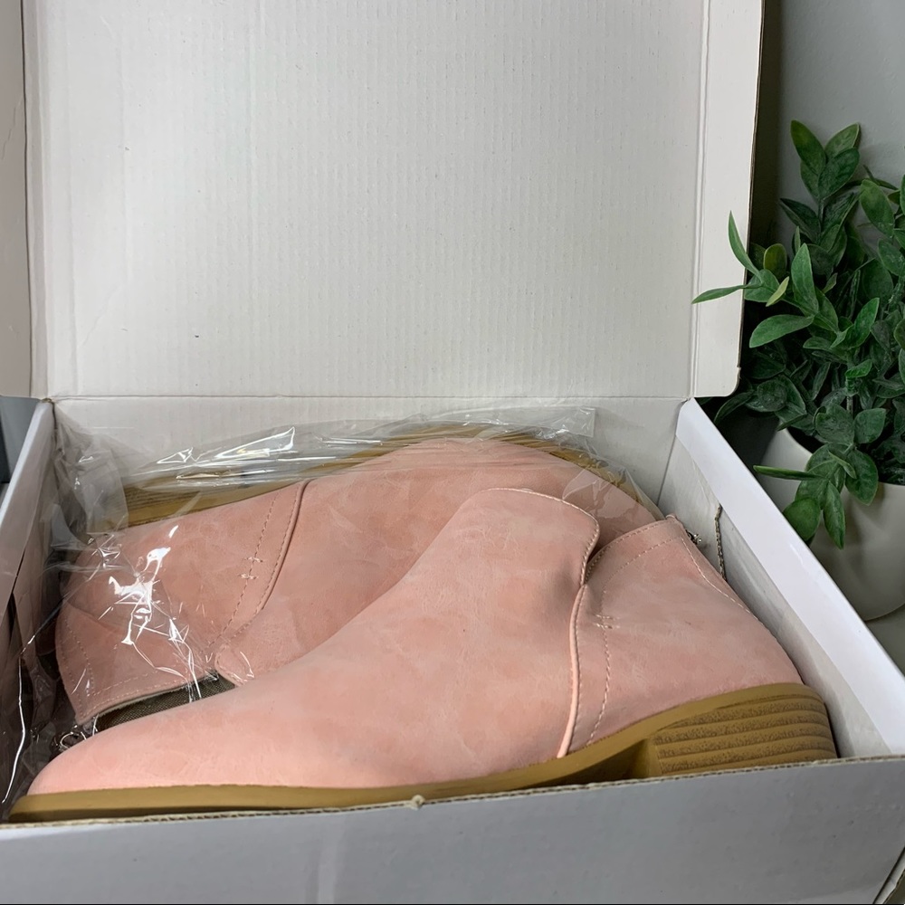 Emery Rose Light Pink Zipper-back Booties